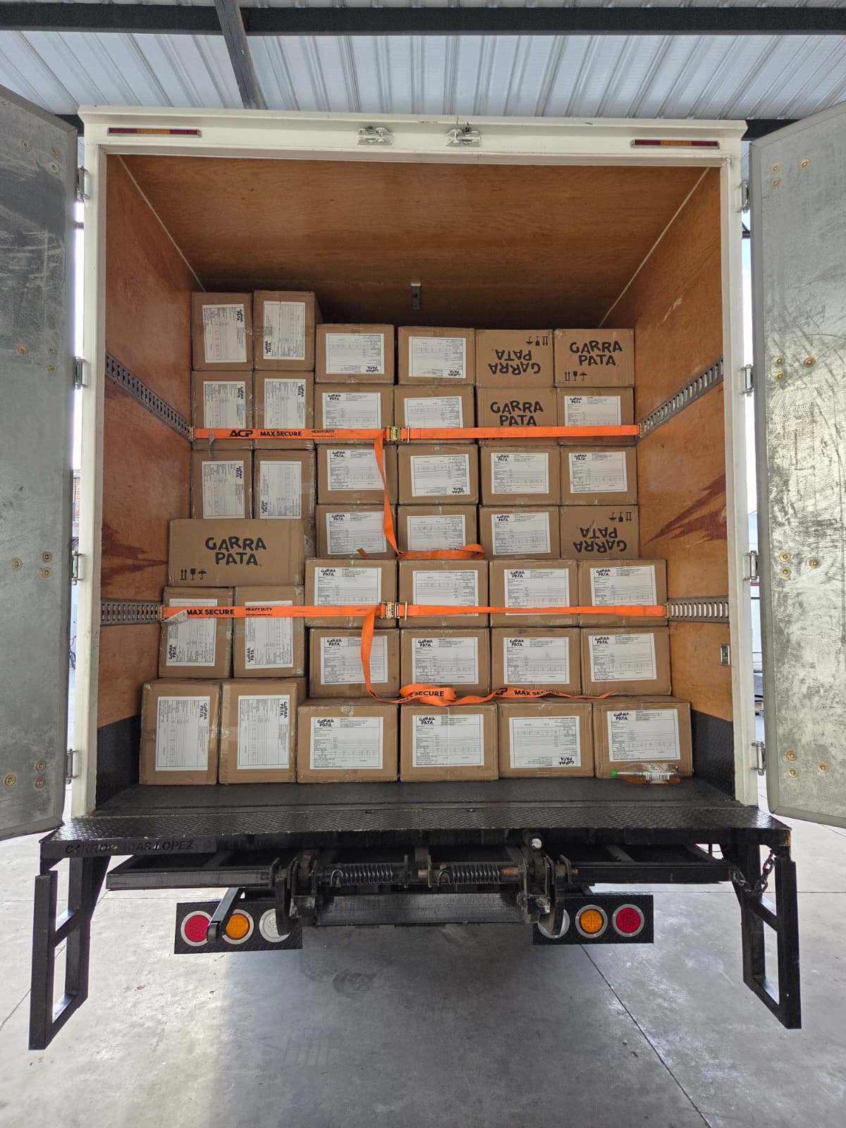 Interior de caja de unidad