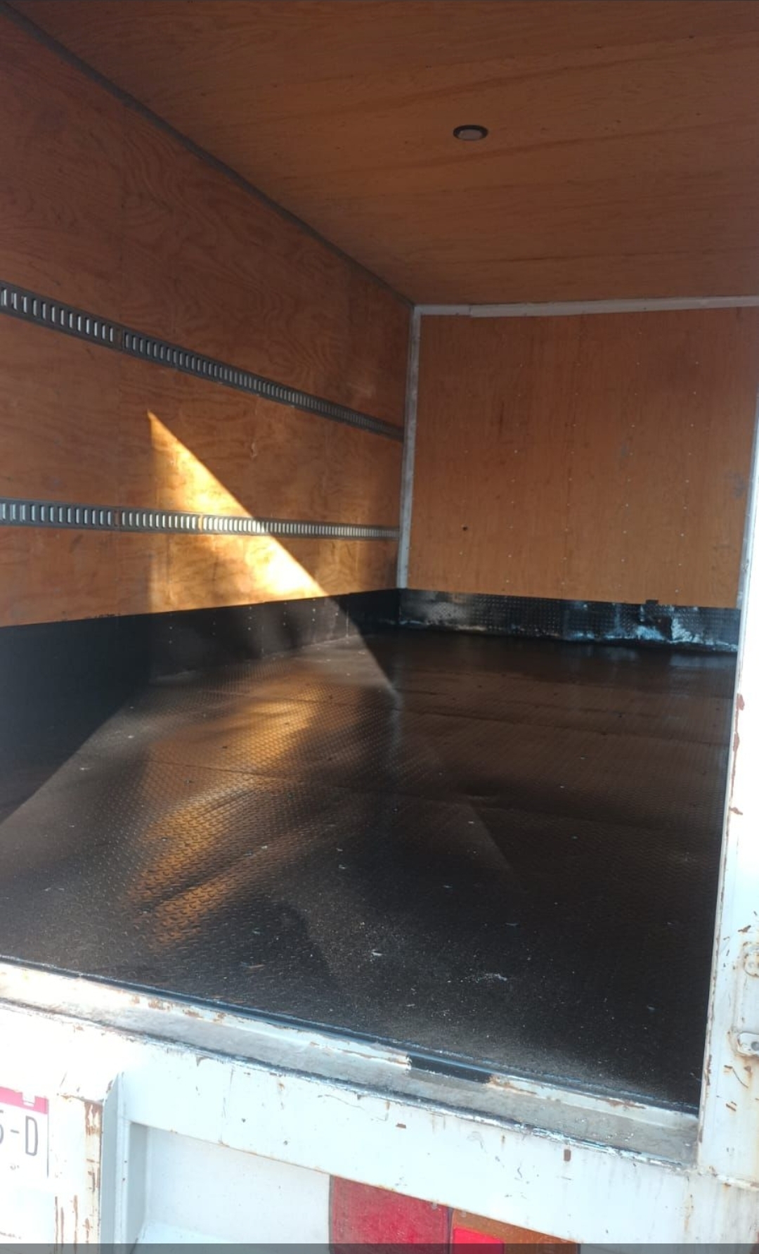 Camión caja seca de Transportes Onlinne